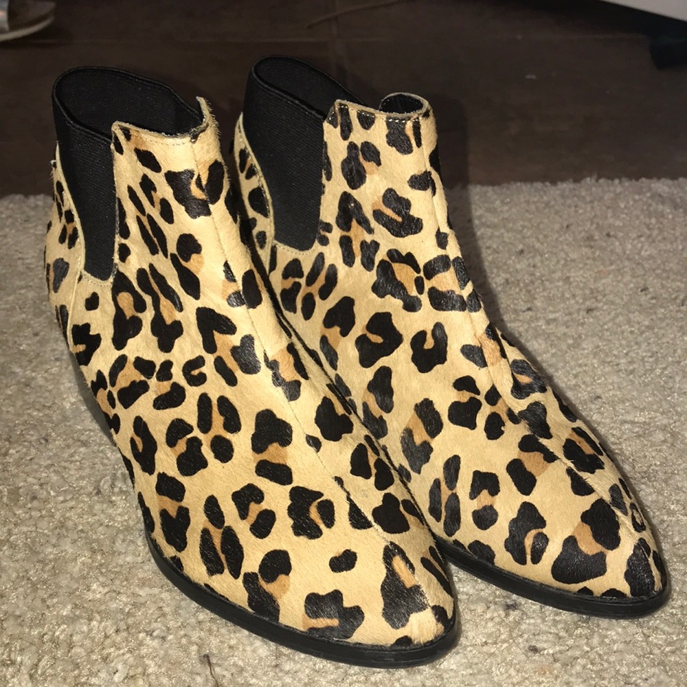 Steve Madden Leopard booties